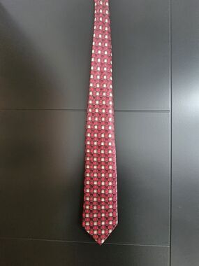 Men's Red Checked Silk-Effect Tie - Modern Business Style